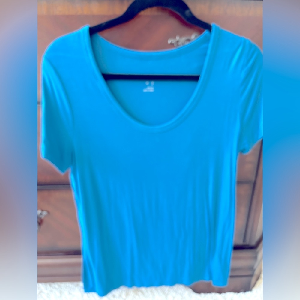 Like new blue top - size medium